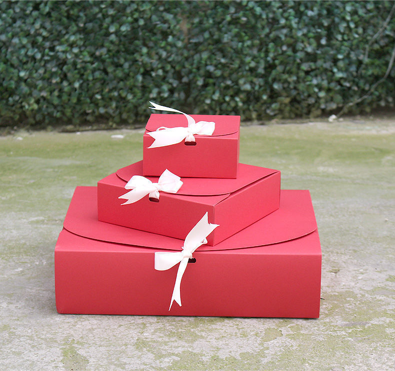 Gift Box Set: Stylish Square Packaging for Memorable Presents - Limited Stock!